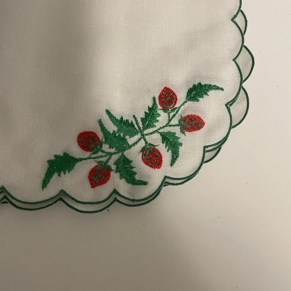 Veloses Gift Shop Strawberry Embroidered Placemats‎ Set Of 6 White Vintage